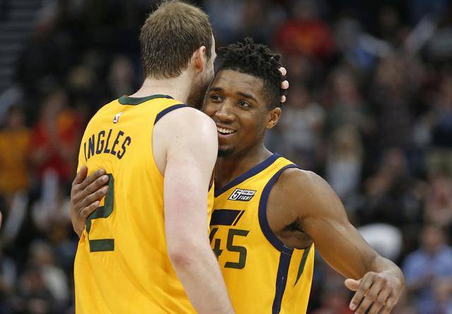 他在攻防两 他在攻防两